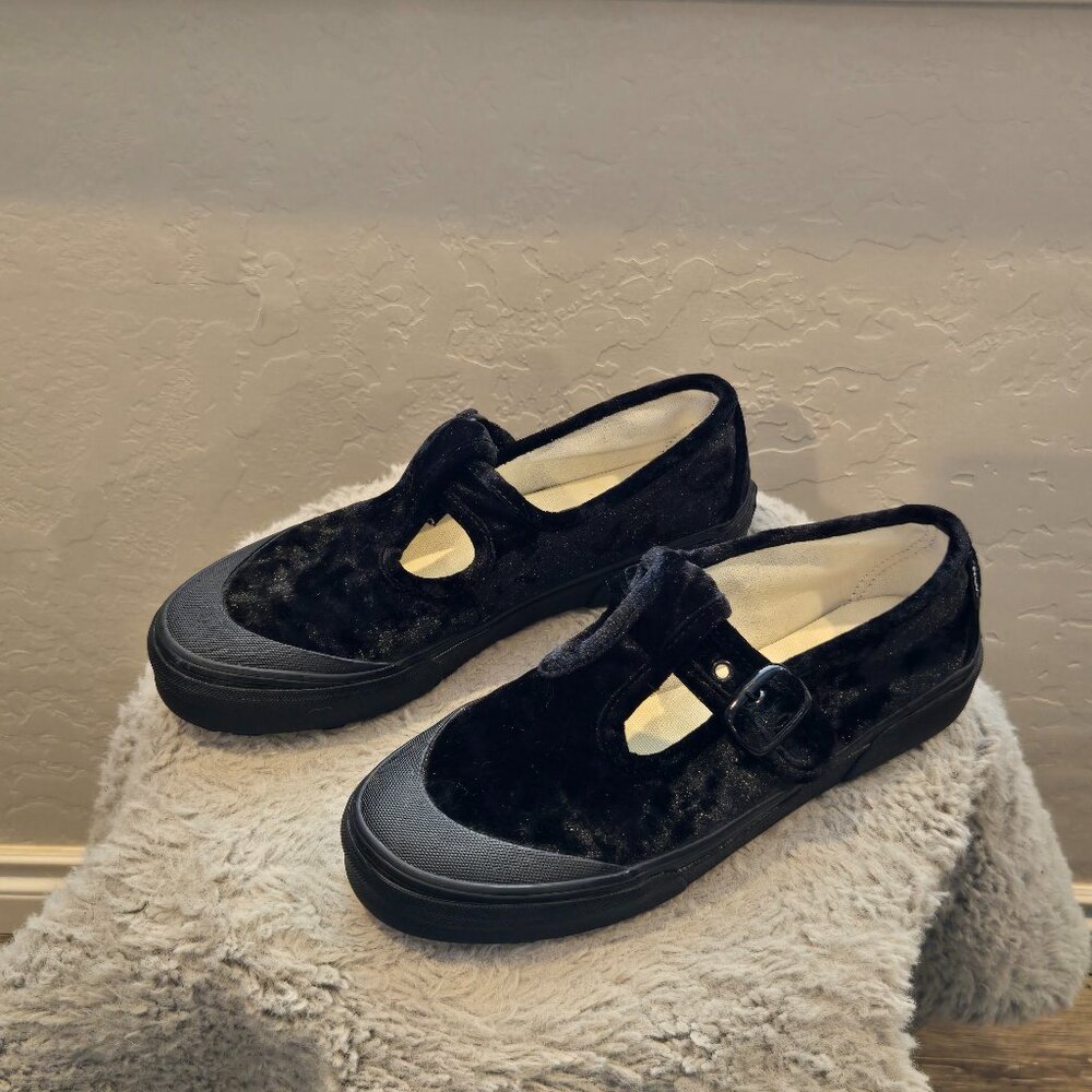 VANS Black Velvet MaryJane’s, Women’s 7.5 Like New